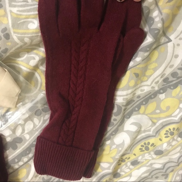 {ED by Ellen} Scarf and Gloves set NWT - Picture 5 of 8